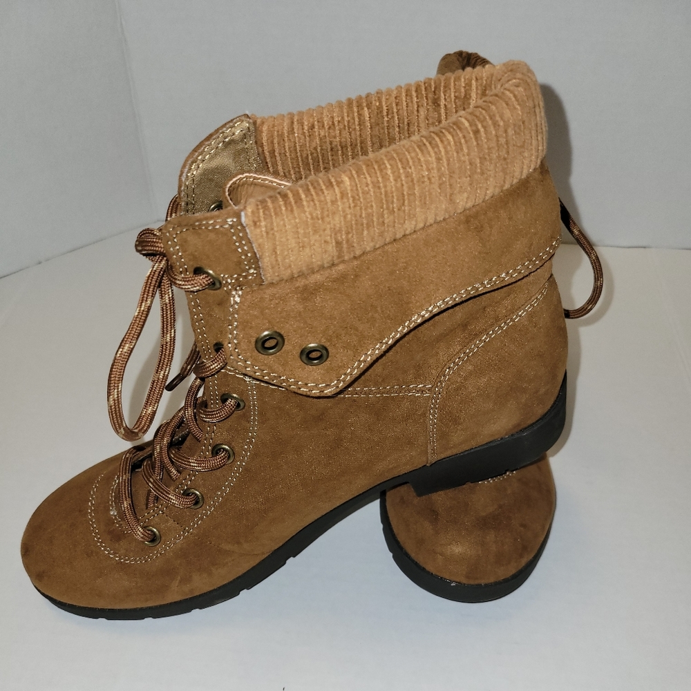 st johns bay Womens Boots Size 6 M Chestnut.